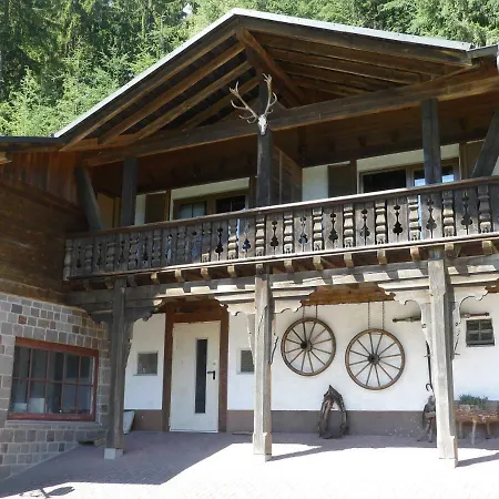 Holzerstube בית הארחה 3*