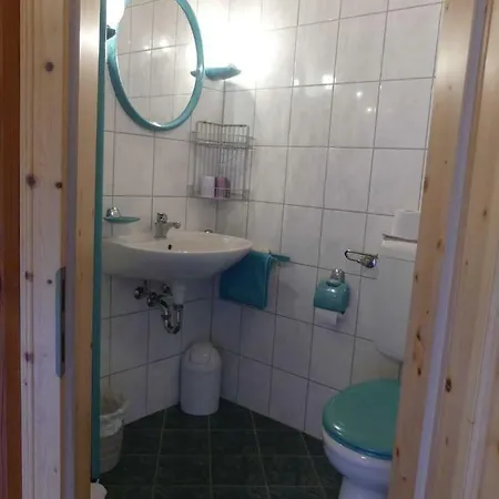 בית הארחה Holzerstube