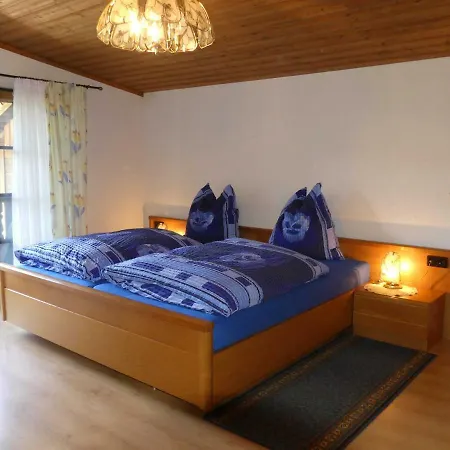 בית הארחה Holzerstube בירפלדןאוברזנט